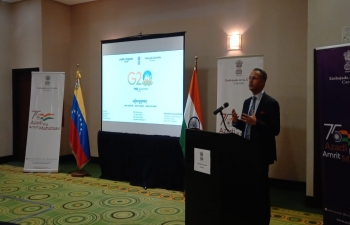 Como parte de AKAM, la Embajada organizo un evento comercial anual en Caracas con la participacion del Gobierno, la Industria y las Camaras de Comercio. El Embajador Abhishek Singh hizo una presentacion haciendo hincapie en las exportaciones de la India, especialmente en el campo de los productos farmaceuticos y agricolas.